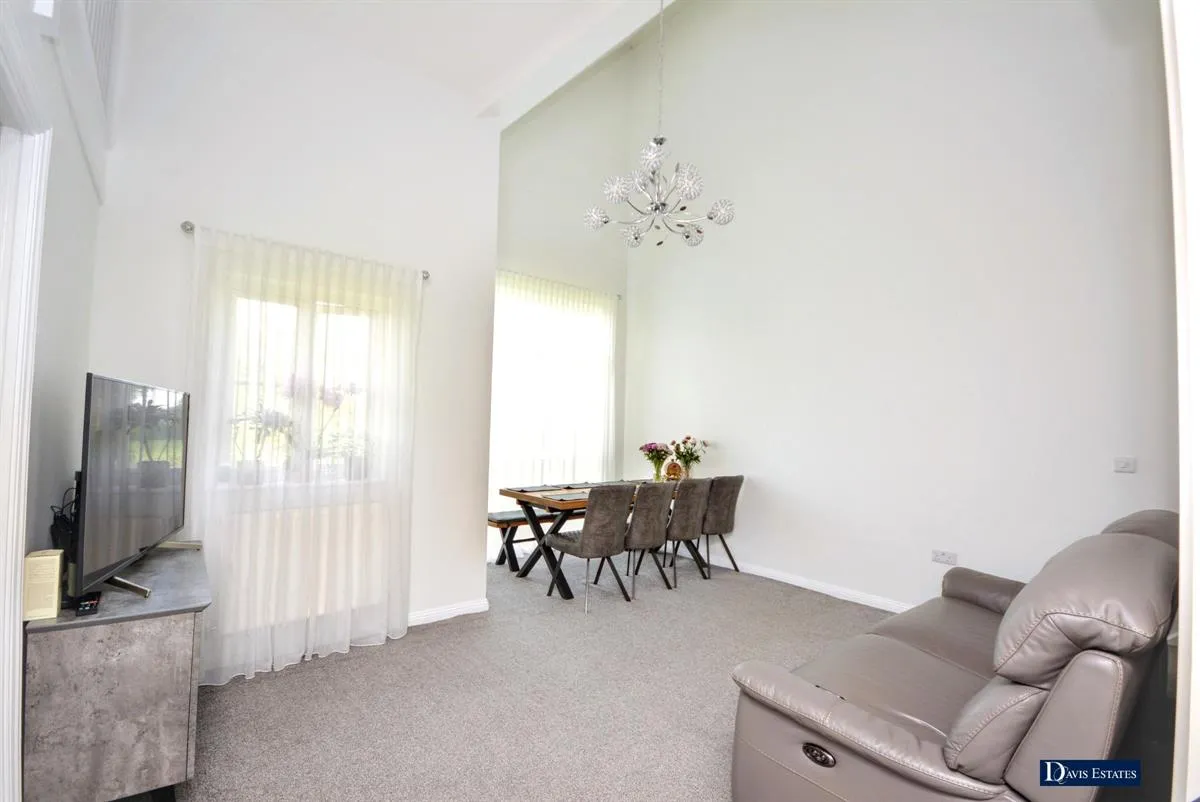 Nyall Court, Gidea Park, Romford, RM2, photo 6