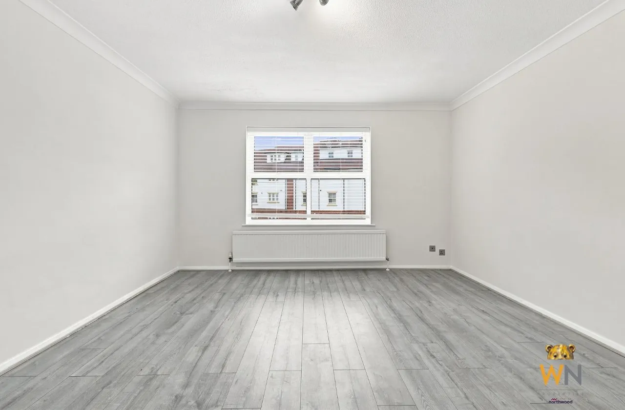 Rayleigh Road, Hutton, CM13, photo 2
