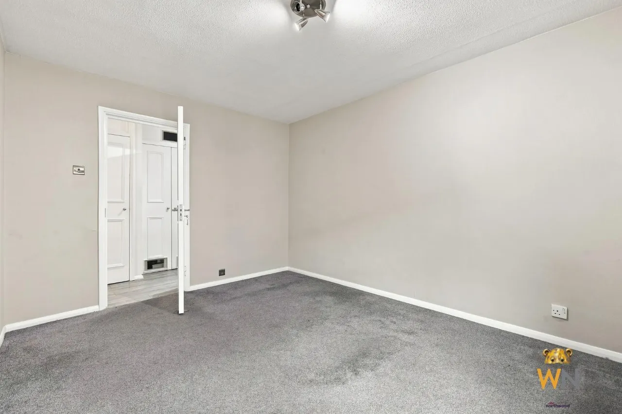 Rayleigh Road, Hutton, CM13, photo 10