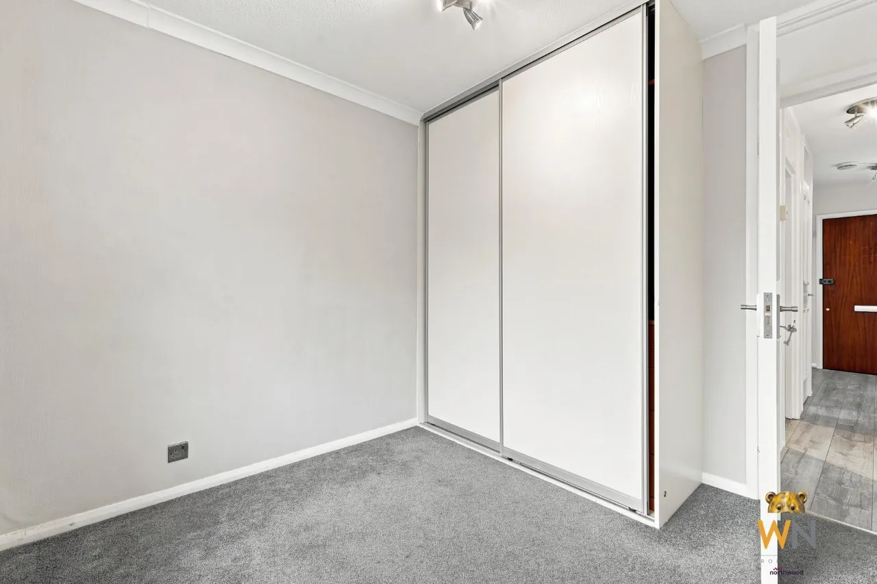 Rayleigh Road, Hutton, CM13, photo 13