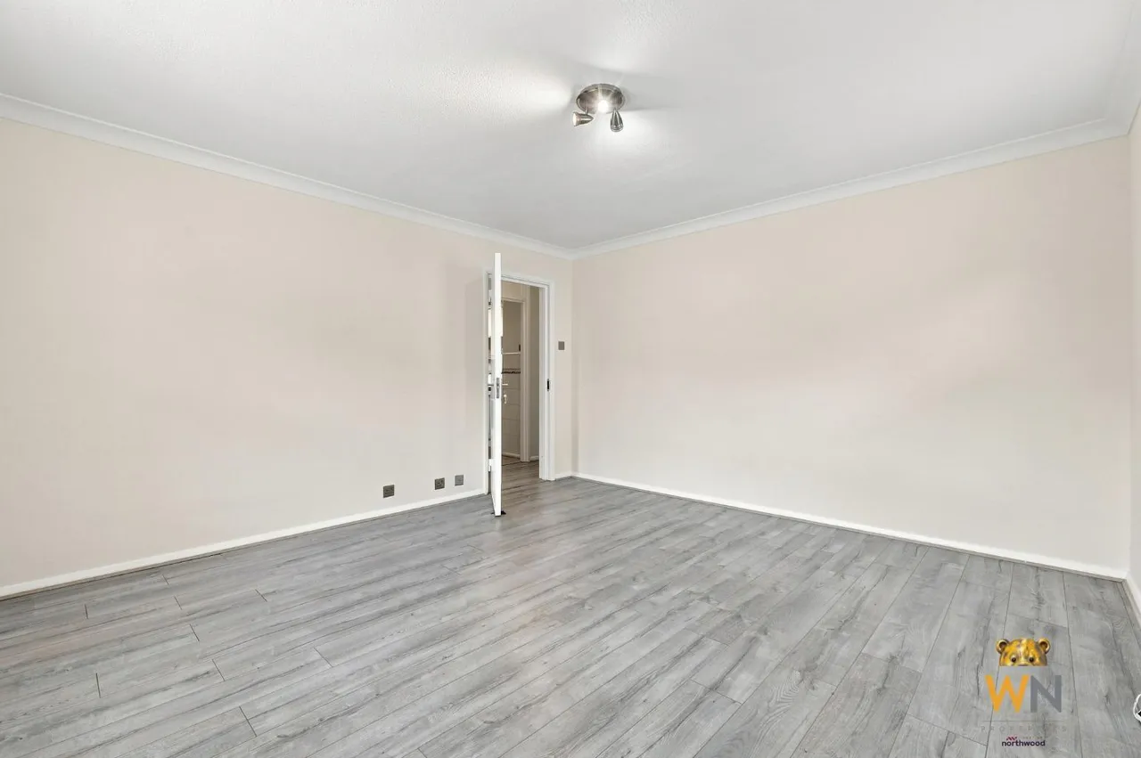 Rayleigh Road, Hutton, CM13, photo 4