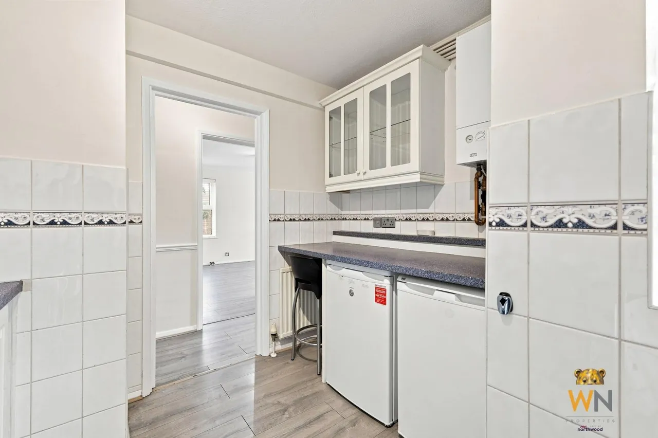 Rayleigh Road, Hutton, CM13, photo 7