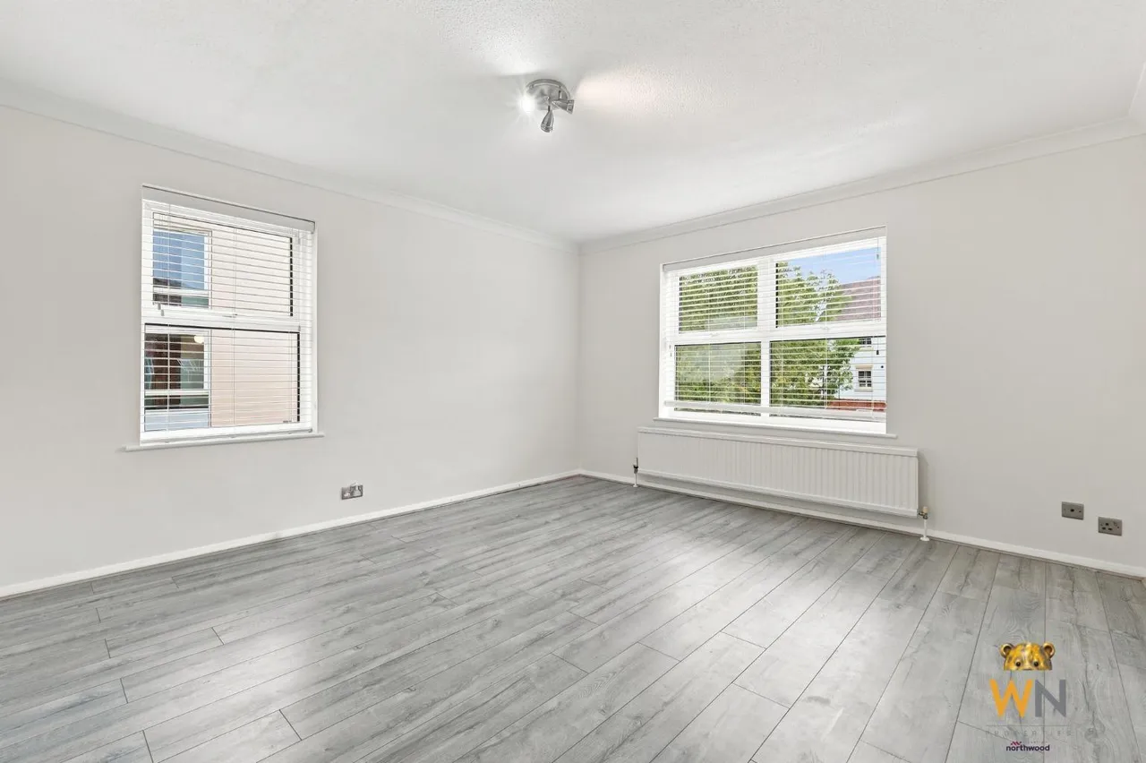 Rayleigh Road, Hutton, CM13, photo 3