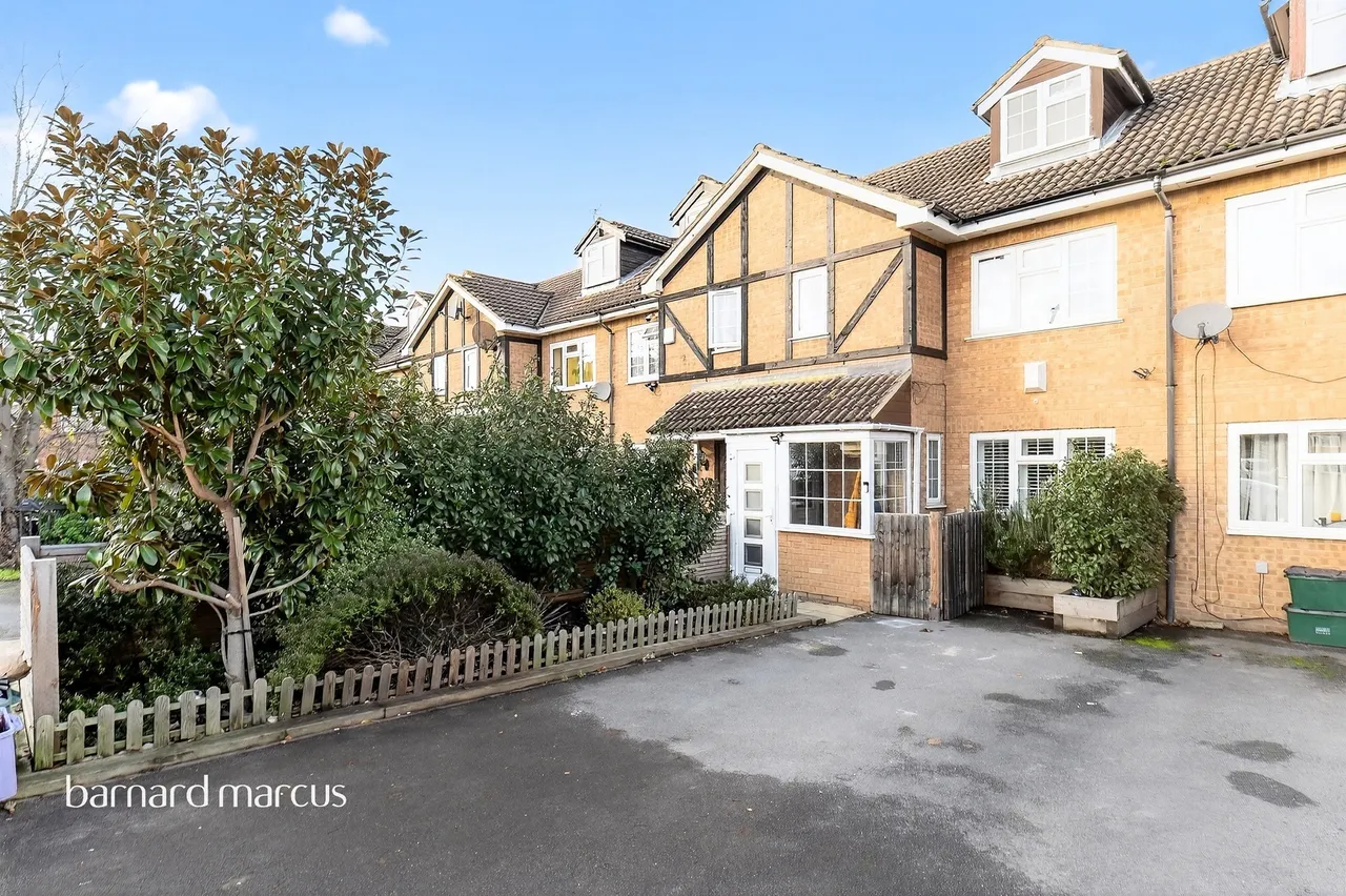 4 bed house for sale — Wilkins Close, Mitcham