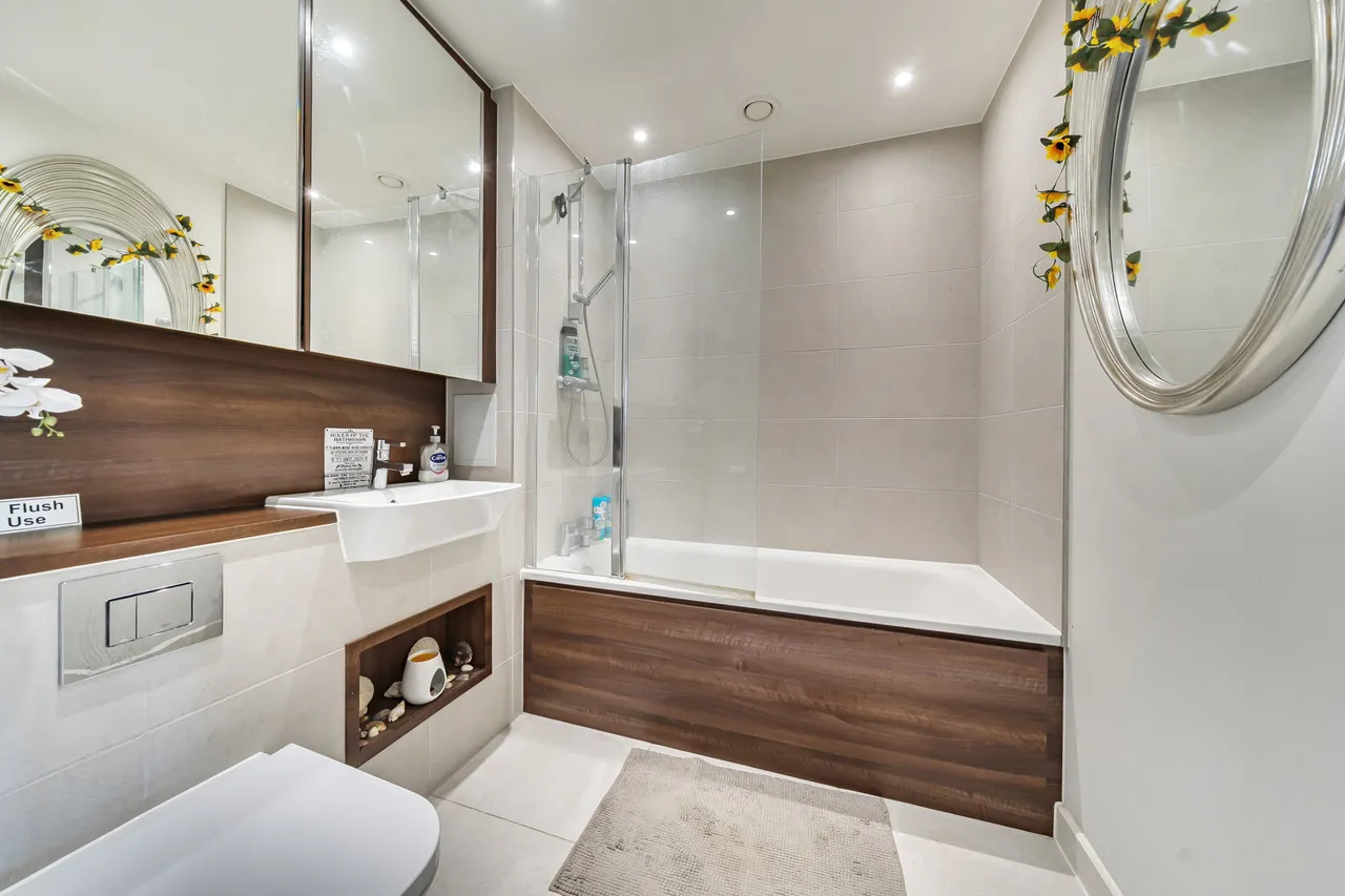 Flat 116, Hawfinch House, 1 Moorhen Drive, London, photo 2