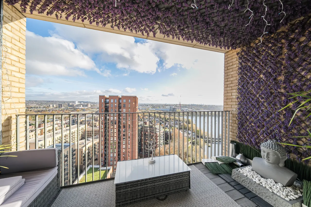 Flat 116, Hawfinch House, 1 Moorhen Drive, London, photo 5
