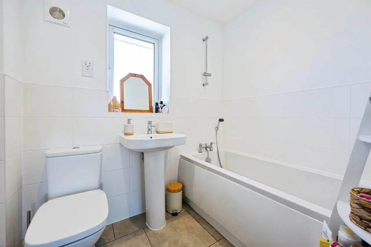 Housemartin Road, Finberry, Ashford, photo 12