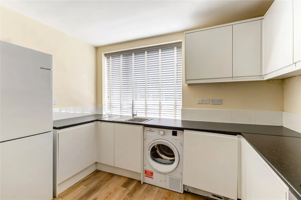 Salisbury Court, Thornton Avenue, Chiswick, W4, photo 7
