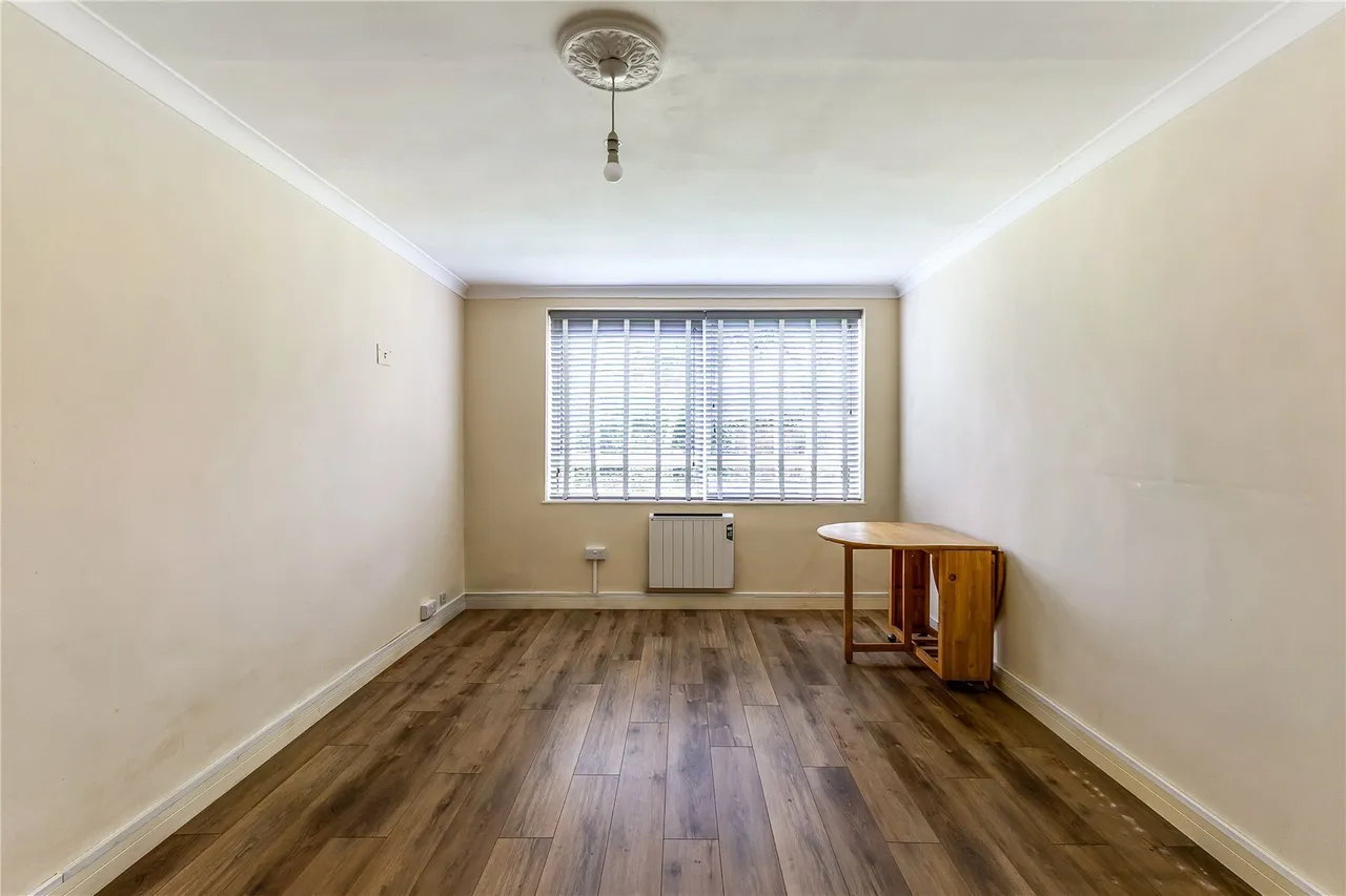 Salisbury Court, Thornton Avenue, Chiswick, W4, photo 5