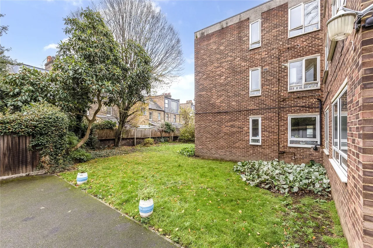 Salisbury Court, Thornton Avenue, Chiswick, W4, photo 12