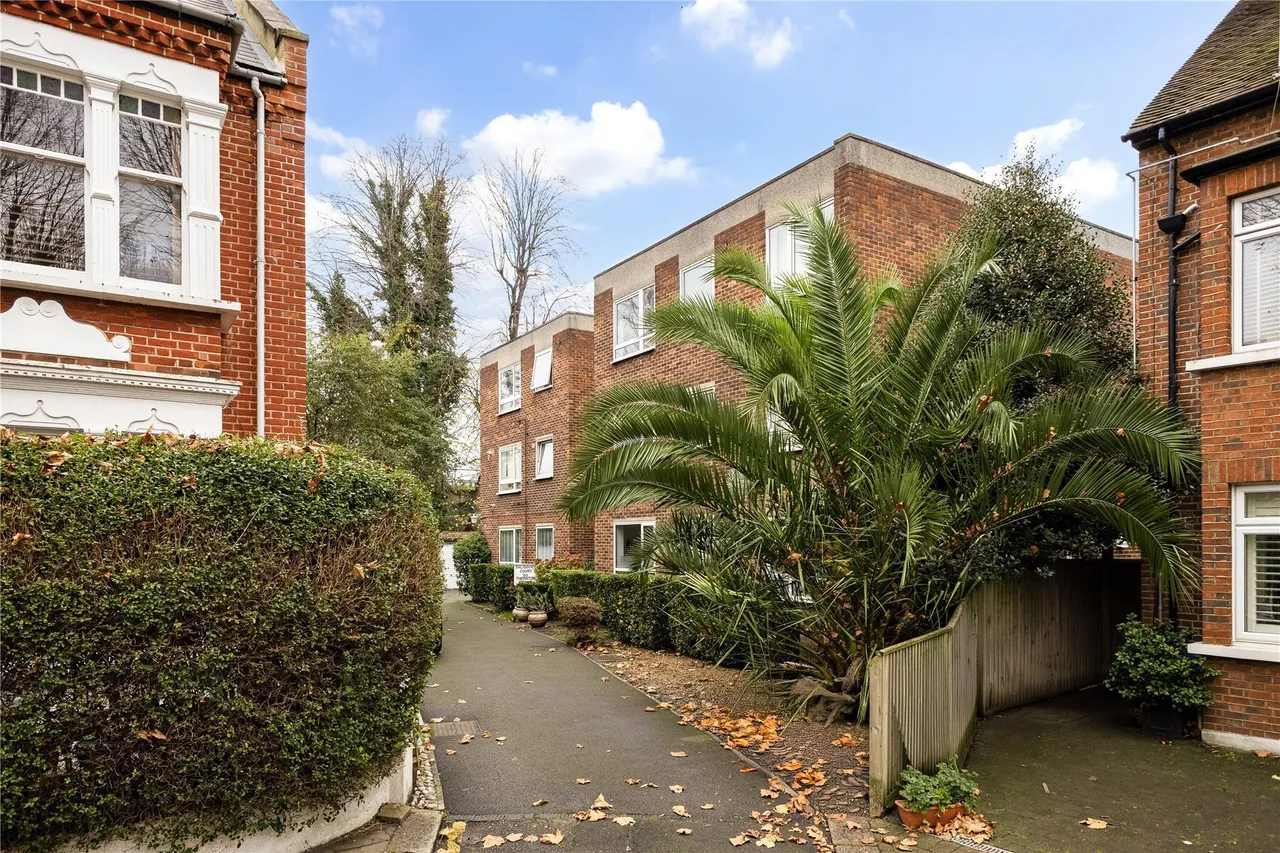 1 bed flat for sale — Salisbury Court, Thornton Avenue, Chiswick, W4
