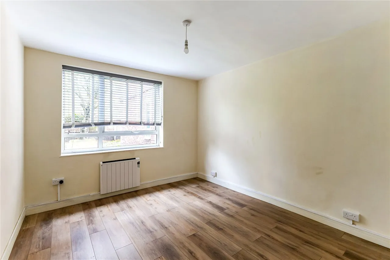 Salisbury Court, Thornton Avenue, Chiswick, W4, photo 6