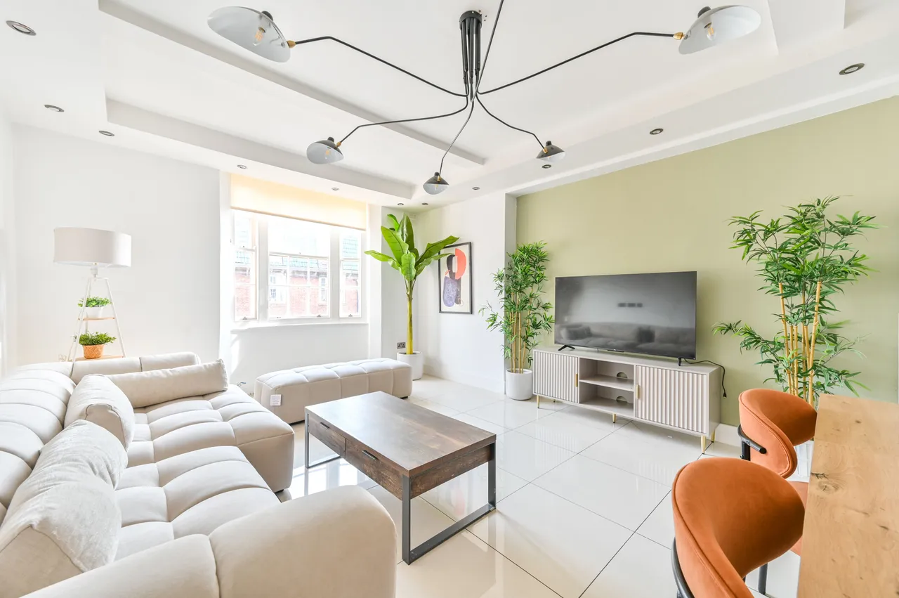 3 bed flat to rent, London, W2