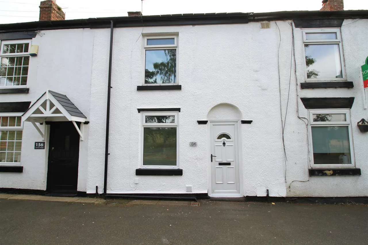 2 bed house for sale, Two Trees Lane, Denton
