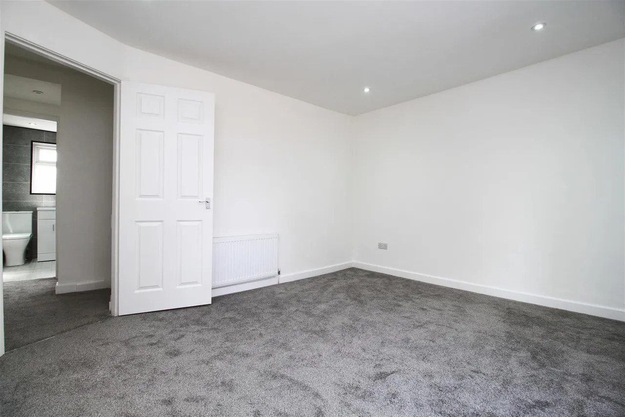 Two Trees Lane, Denton, photo 9