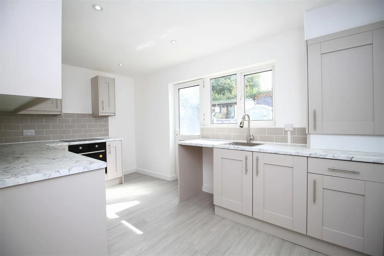 Two Trees Lane, Denton, photo 6
