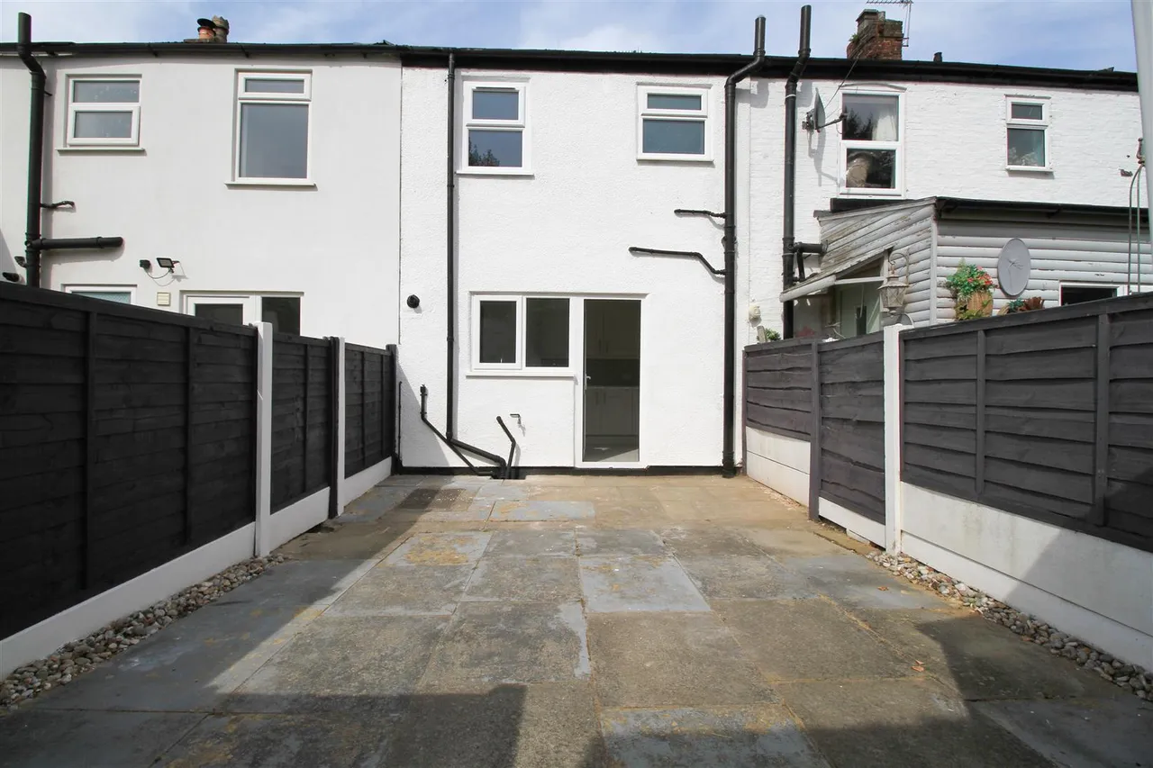 Two Trees Lane, Denton, photo 12