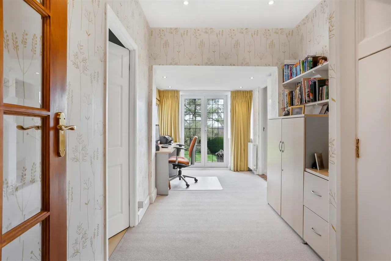 The Warren, Carshalton Beeches, Carshalton, SM5 4EH, photo 15