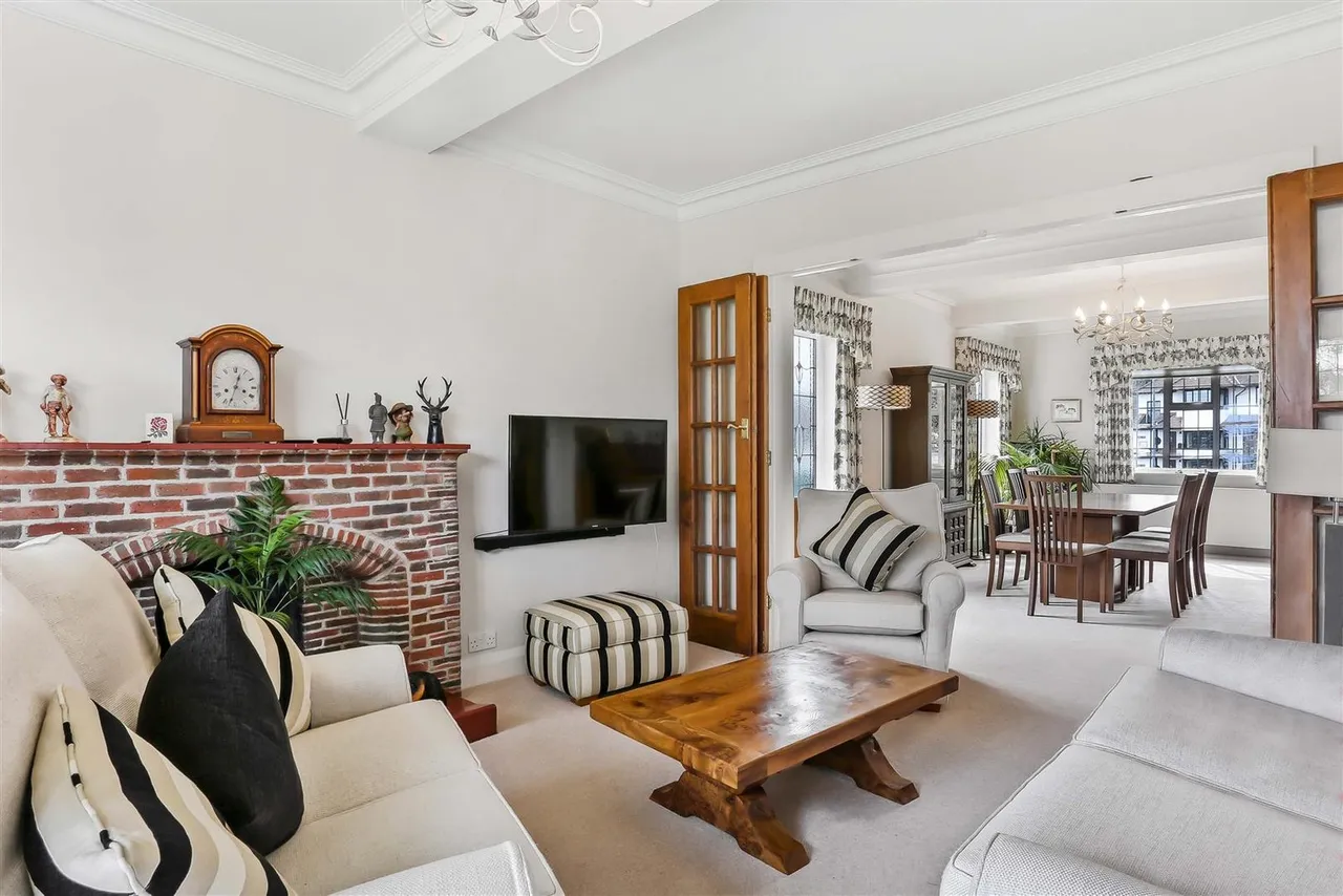The Warren, Carshalton Beeches, Carshalton, SM5 4EH, photo 2