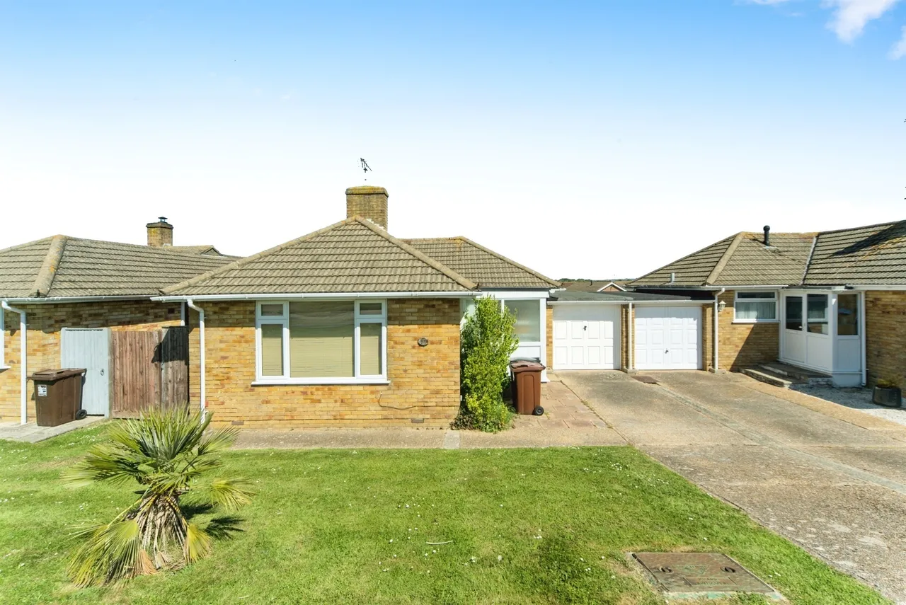 2 bed house for sale, Netherfield Avenue, Eastbourne, BN23