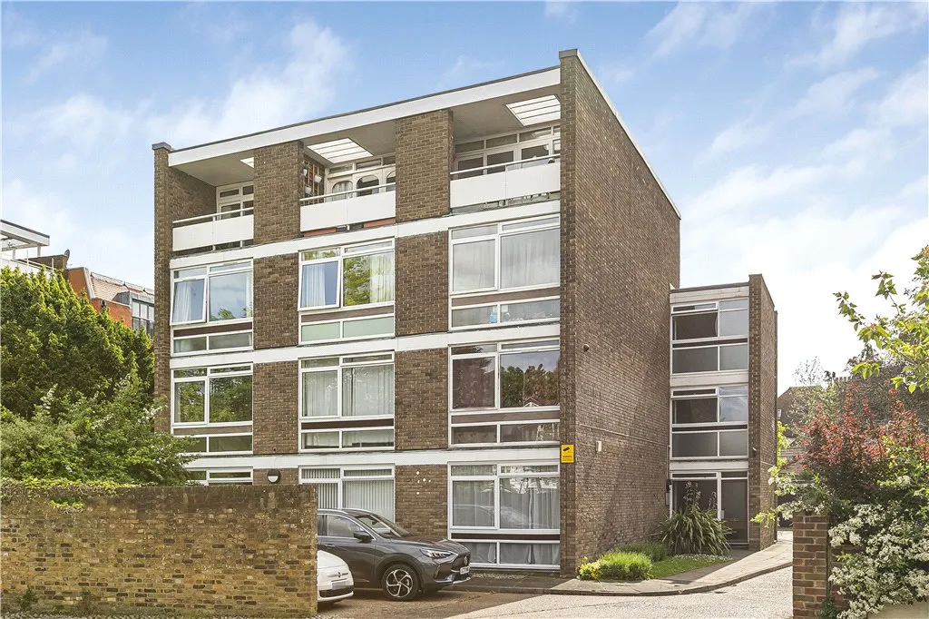 2 bed flat to rent, Upper Richmond Road, Putney, SW15