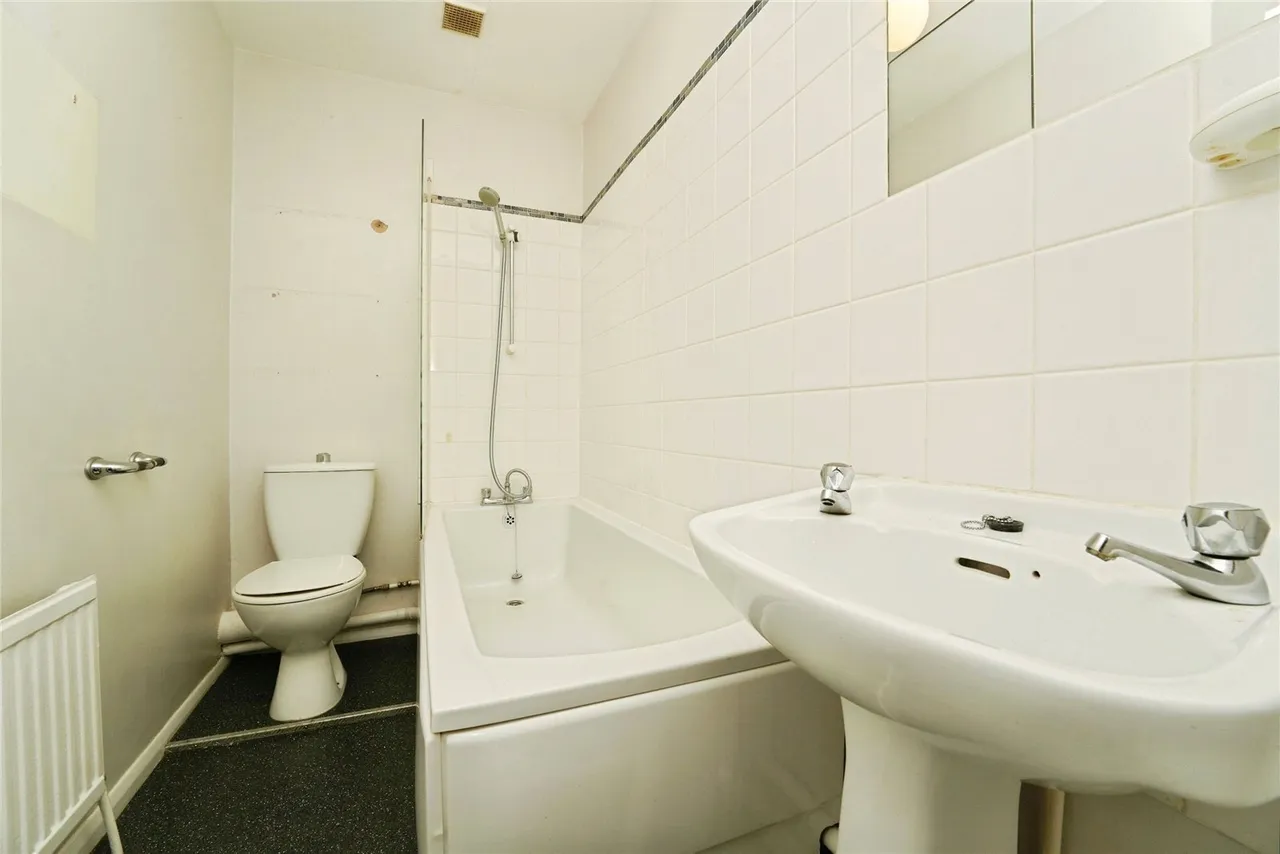 Drayton Way, Gloucester, Gloucestershire, GL4, photo 9