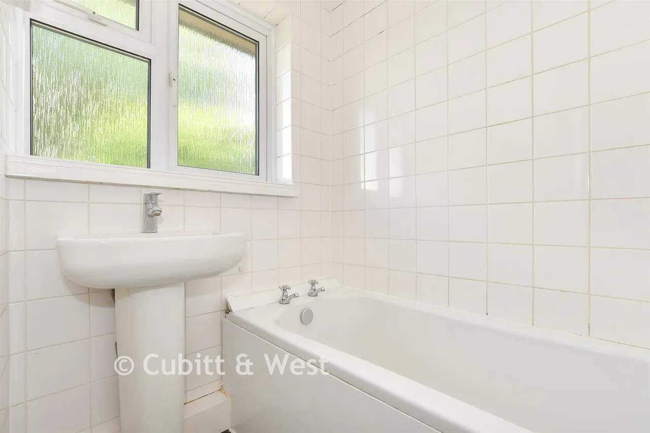 Blackwell Farm Road, East Grinstead, RH19, photo 12