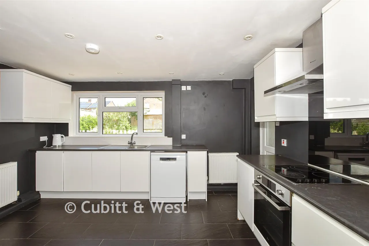 Blackwell Farm Road, East Grinstead, RH19, photo 2