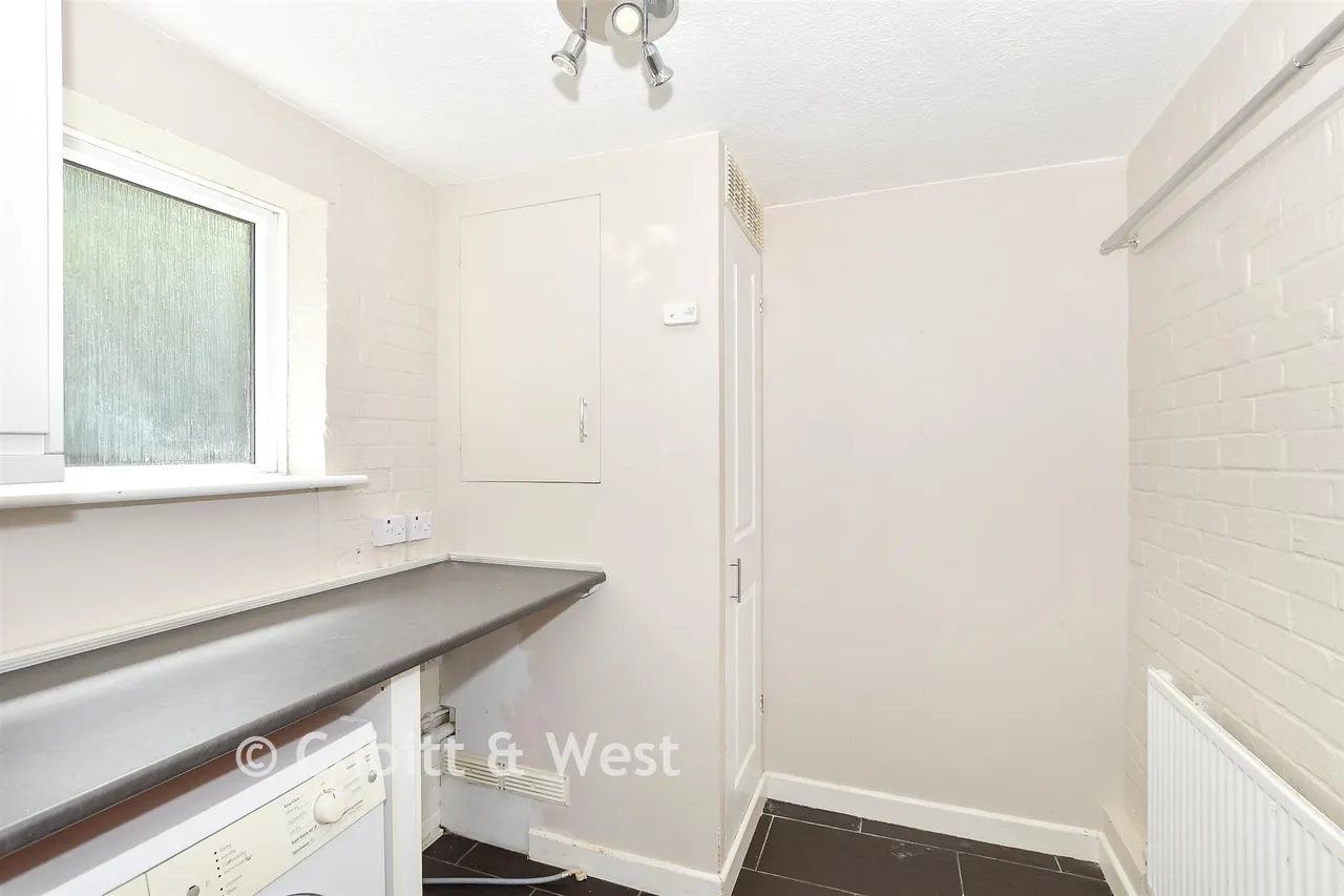 Blackwell Farm Road, East Grinstead, RH19, photo 5