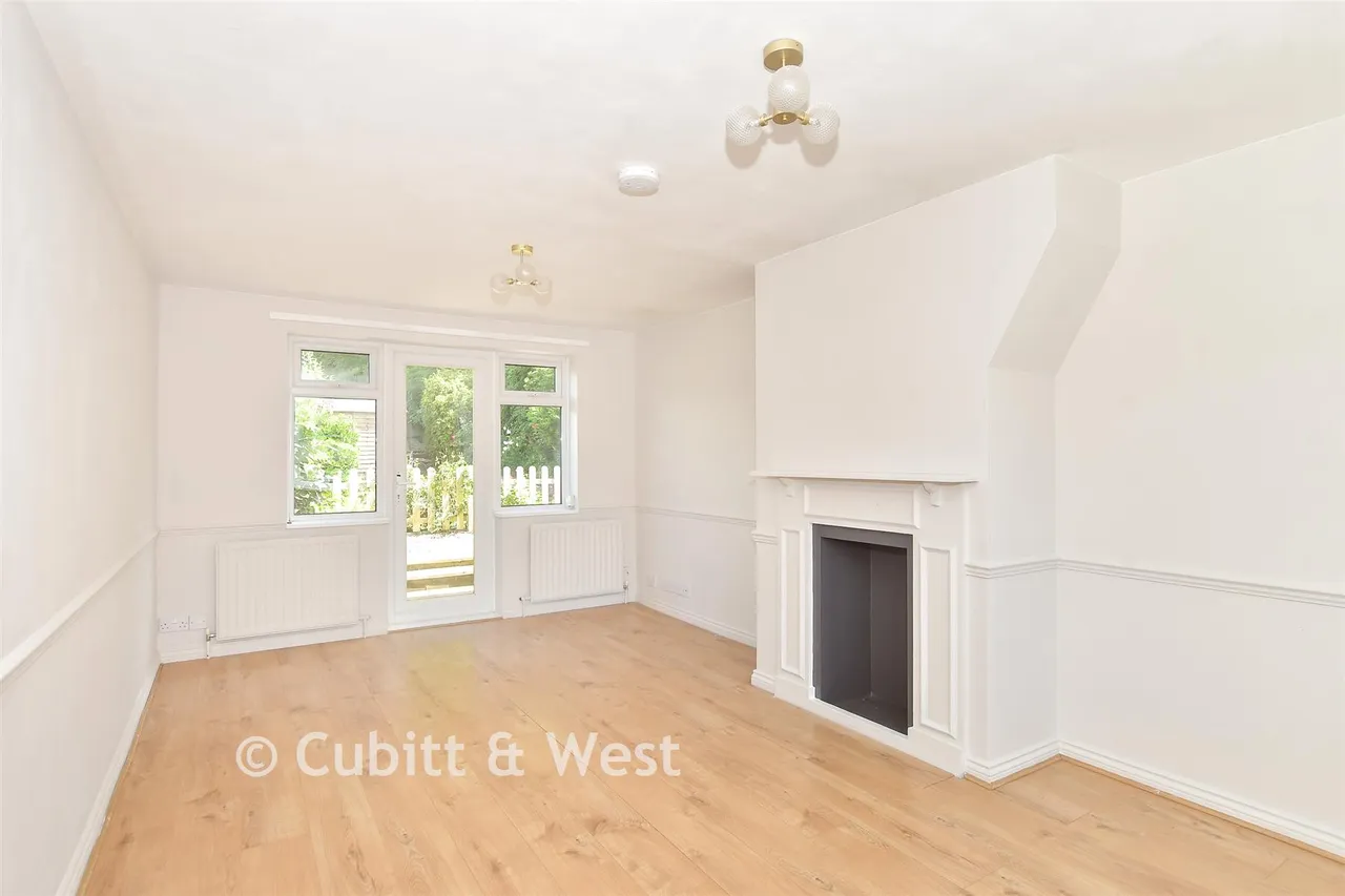 Blackwell Farm Road, East Grinstead, RH19, photo 3