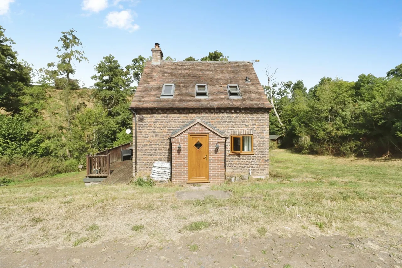 3 bed character property for sale, At Millfields, Hampton Loade, WV16