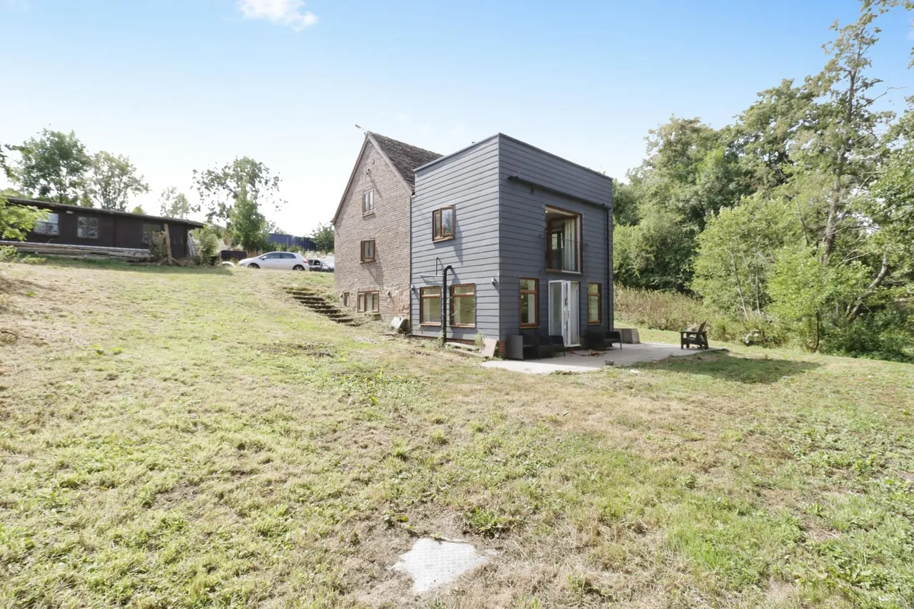 At Millfields, Hampton Loade, WV16, photo 24
