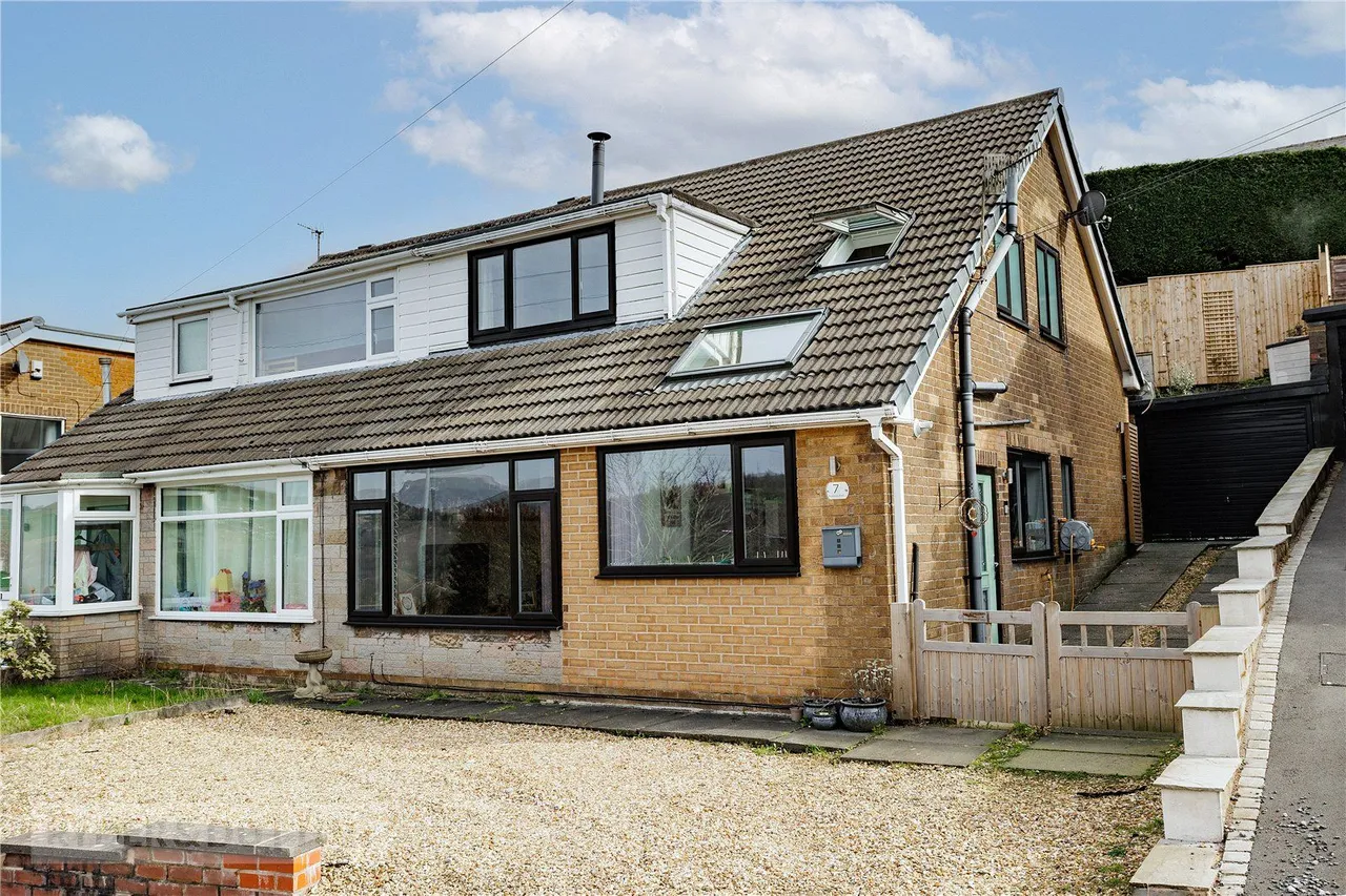 3 bed house for sale, Redwood Road, Uppermill, OL3