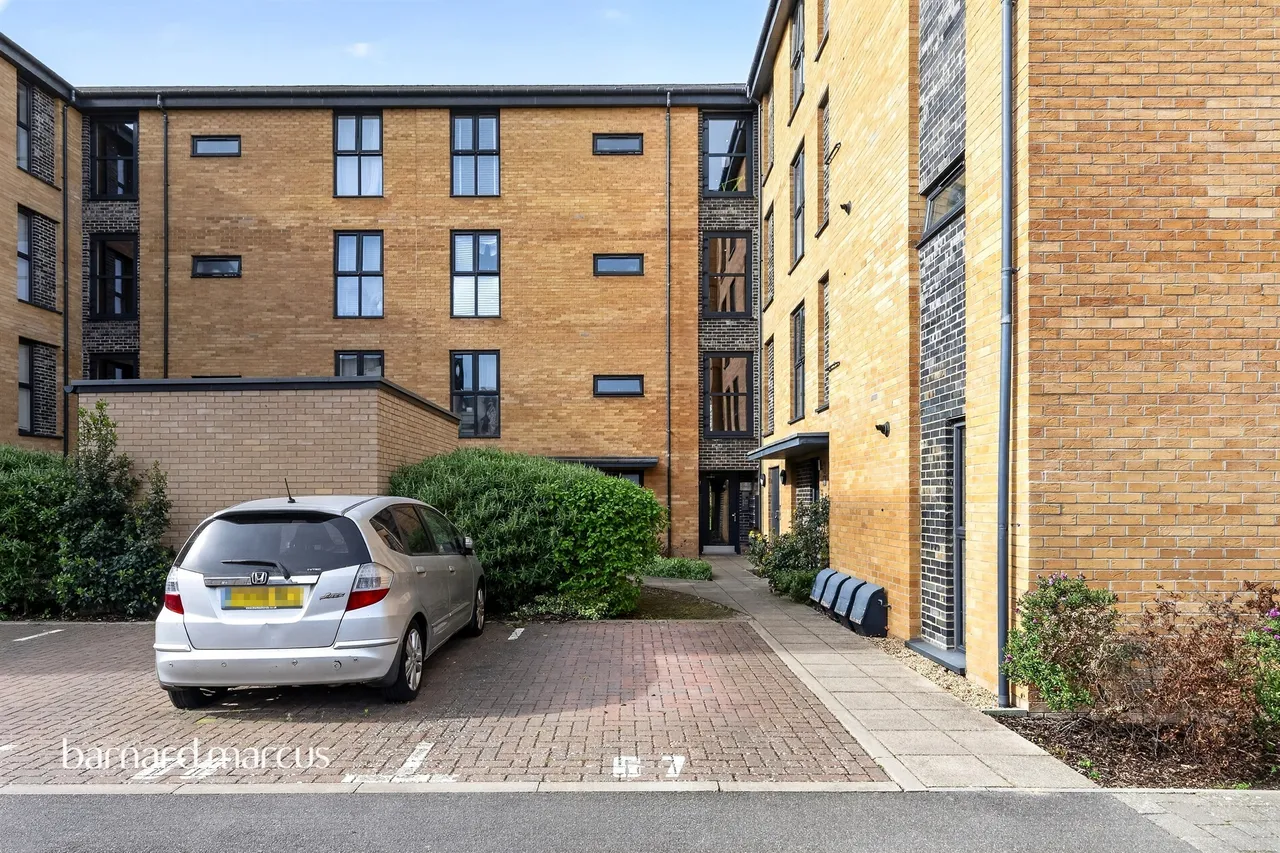 Tala Close, Surbiton, photo 12