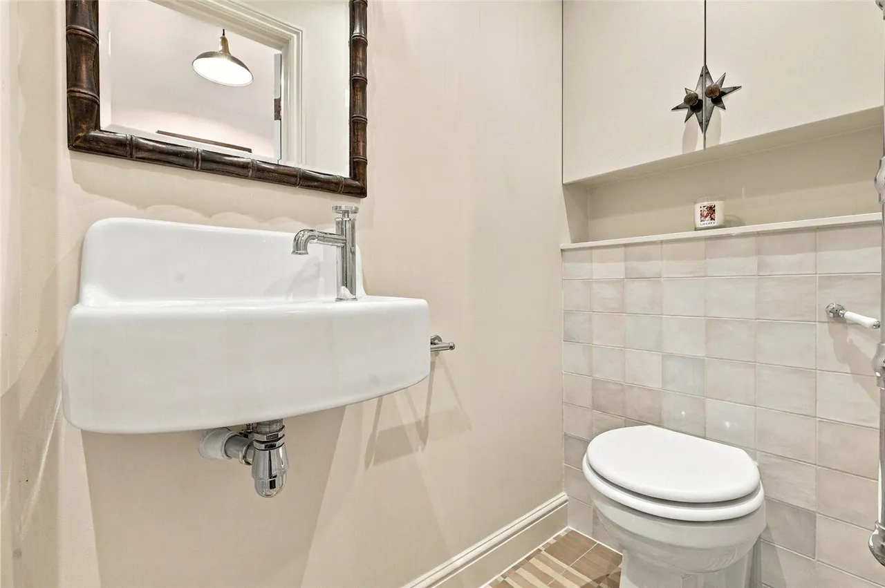 Manchester Road, London, N15, photo 12