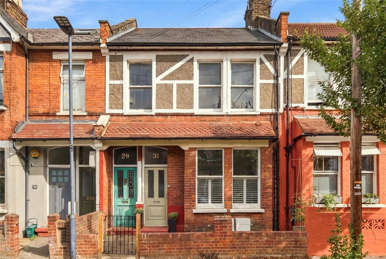 2 bed flat for sale, Manchester Road, London, N15