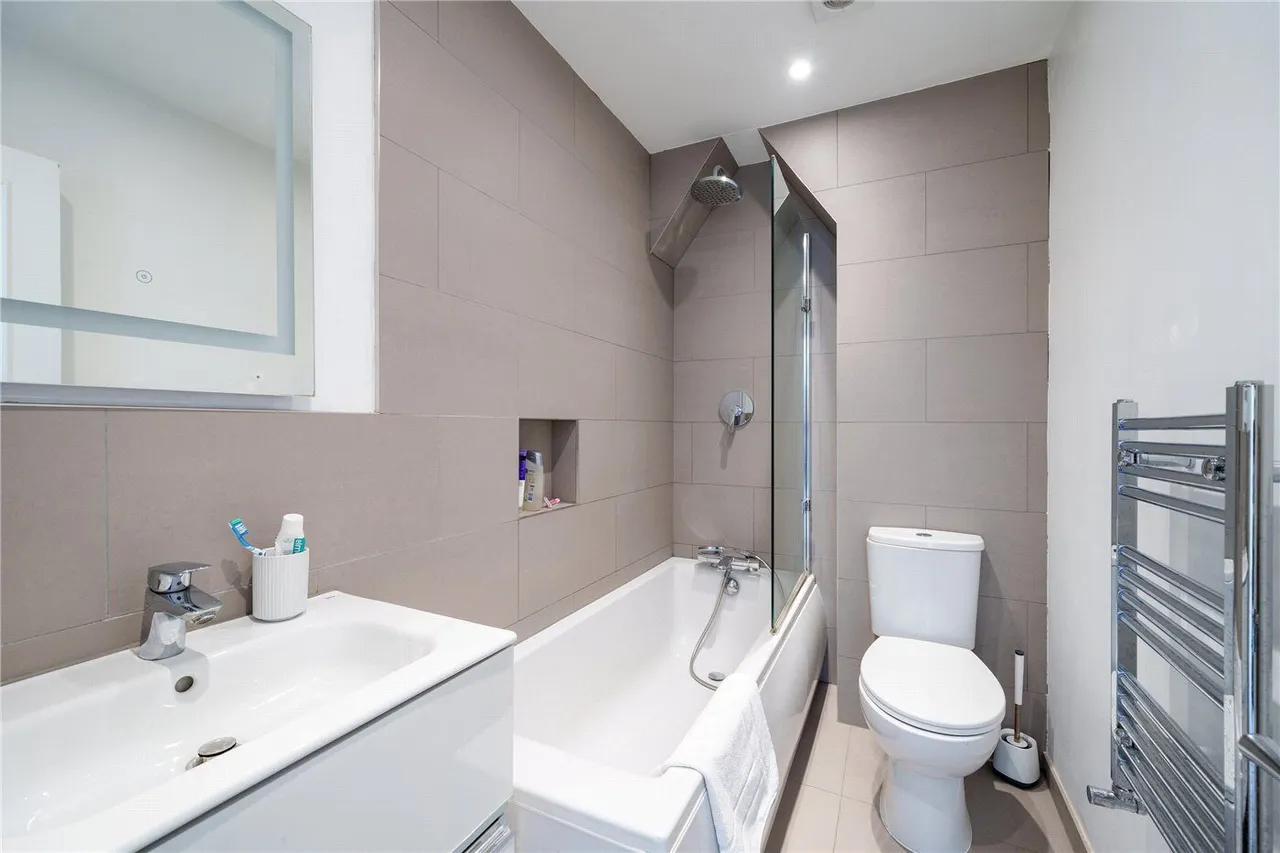 Lower Richmond Road, London, SW15, photo 6