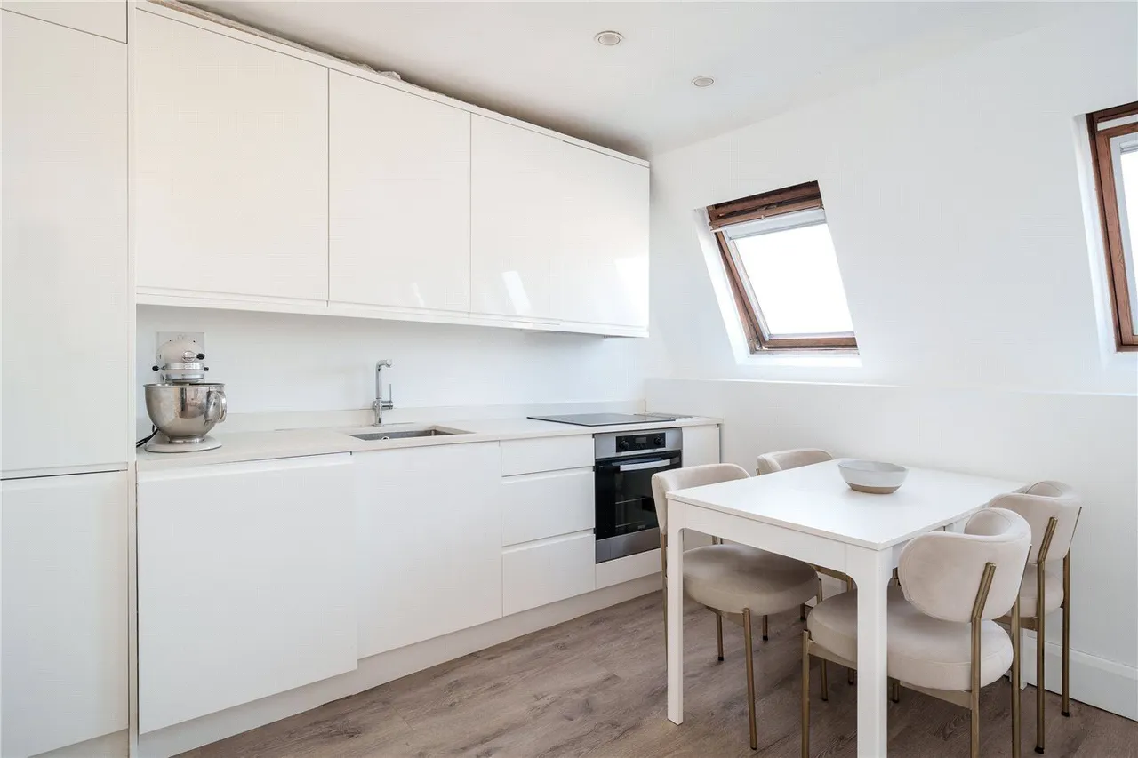 Lower Richmond Road, London, SW15, photo 7