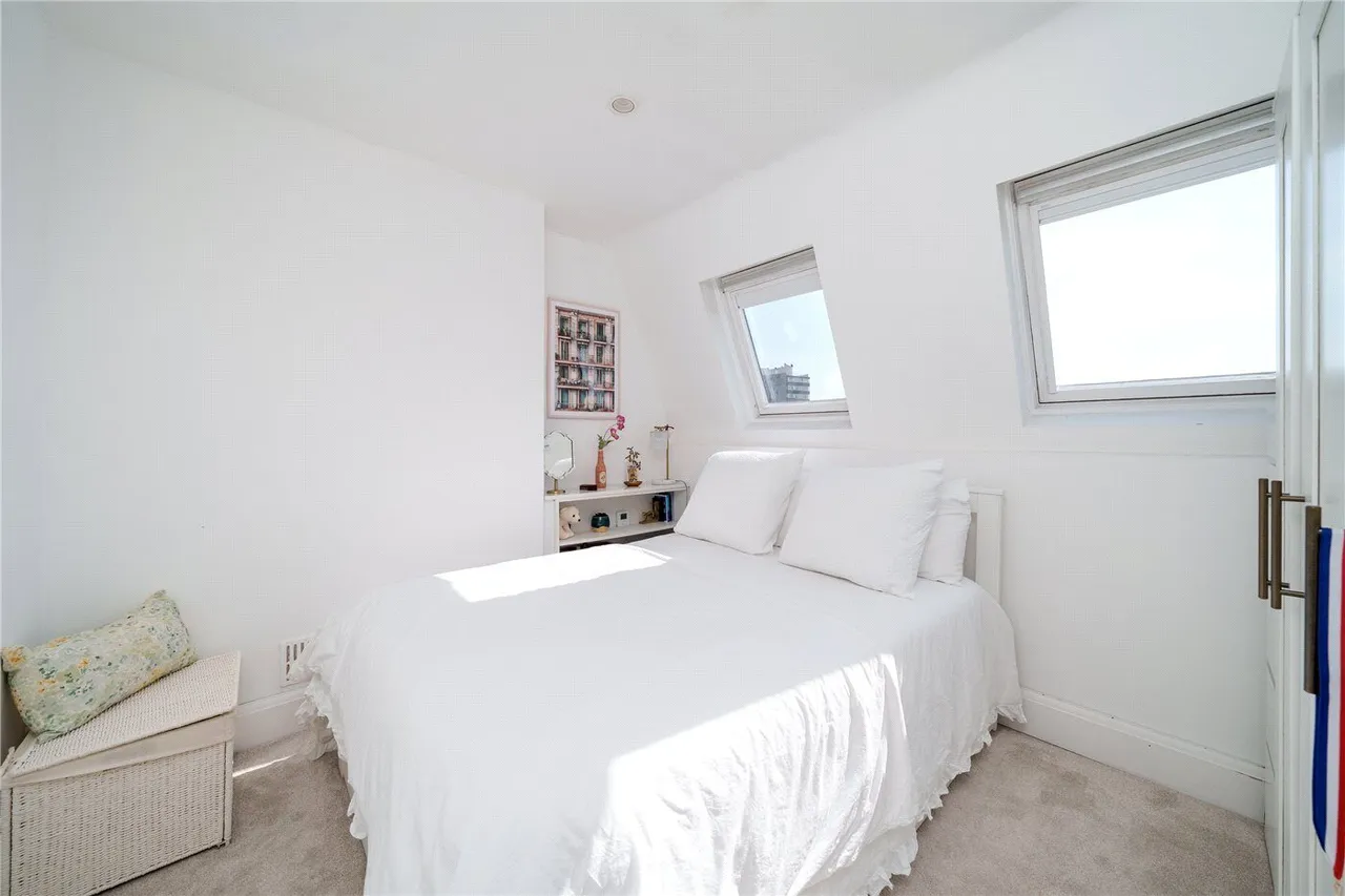 Lower Richmond Road, London, SW15, photo 3