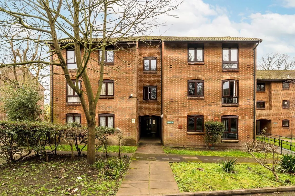 2 bed property for sale, Claremont Grove, W4