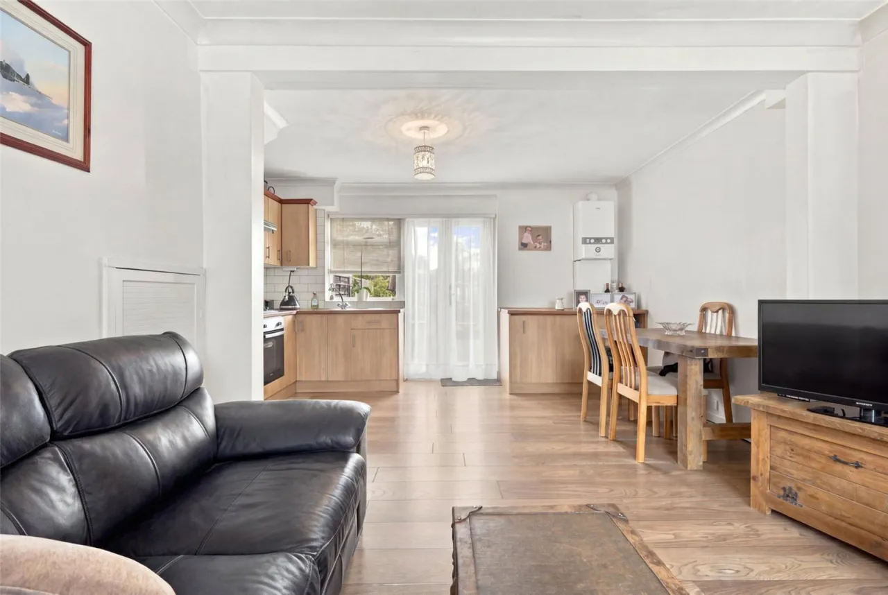 Chatsworth Drive, Enfield, photo 6