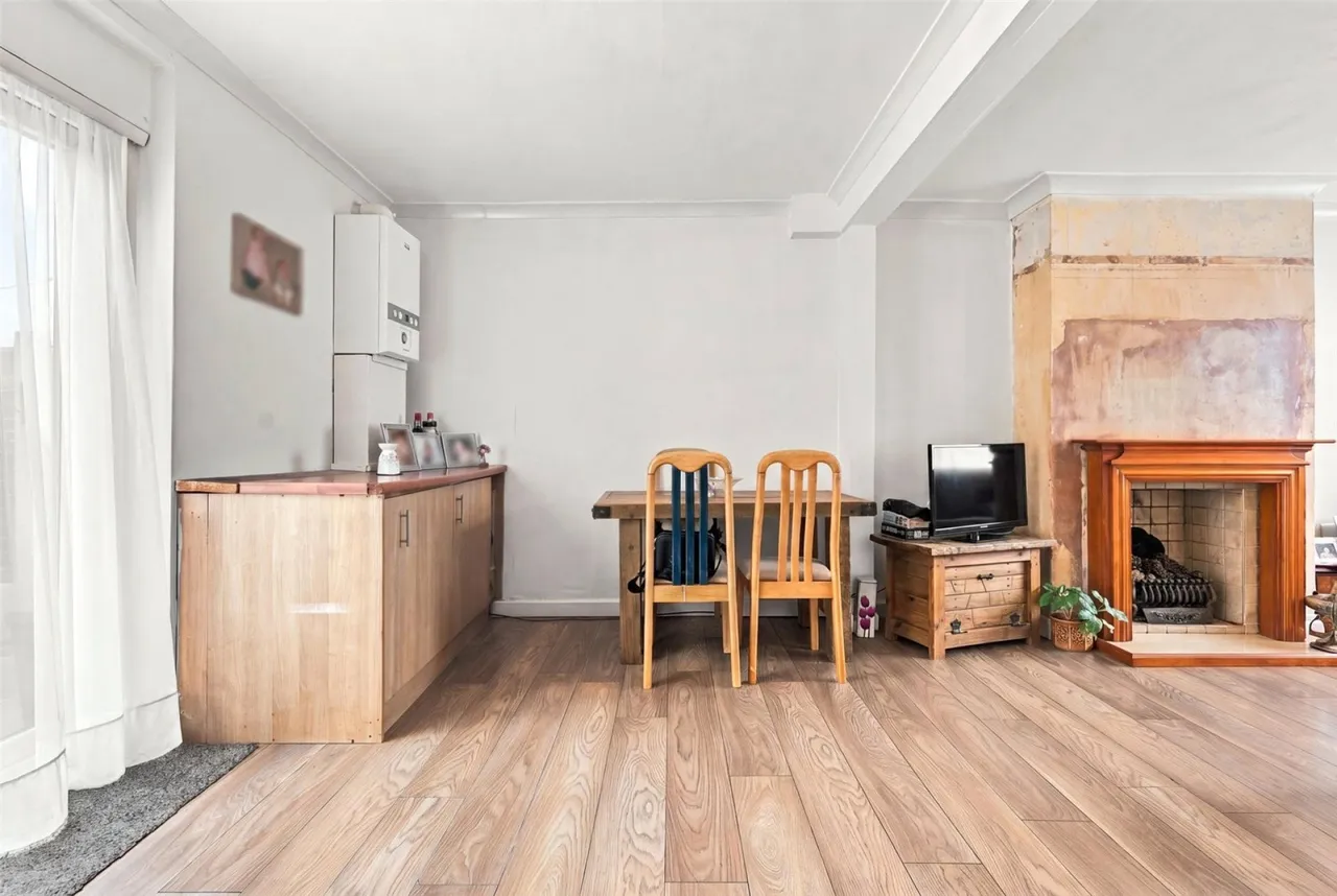 Chatsworth Drive, Enfield, photo 9