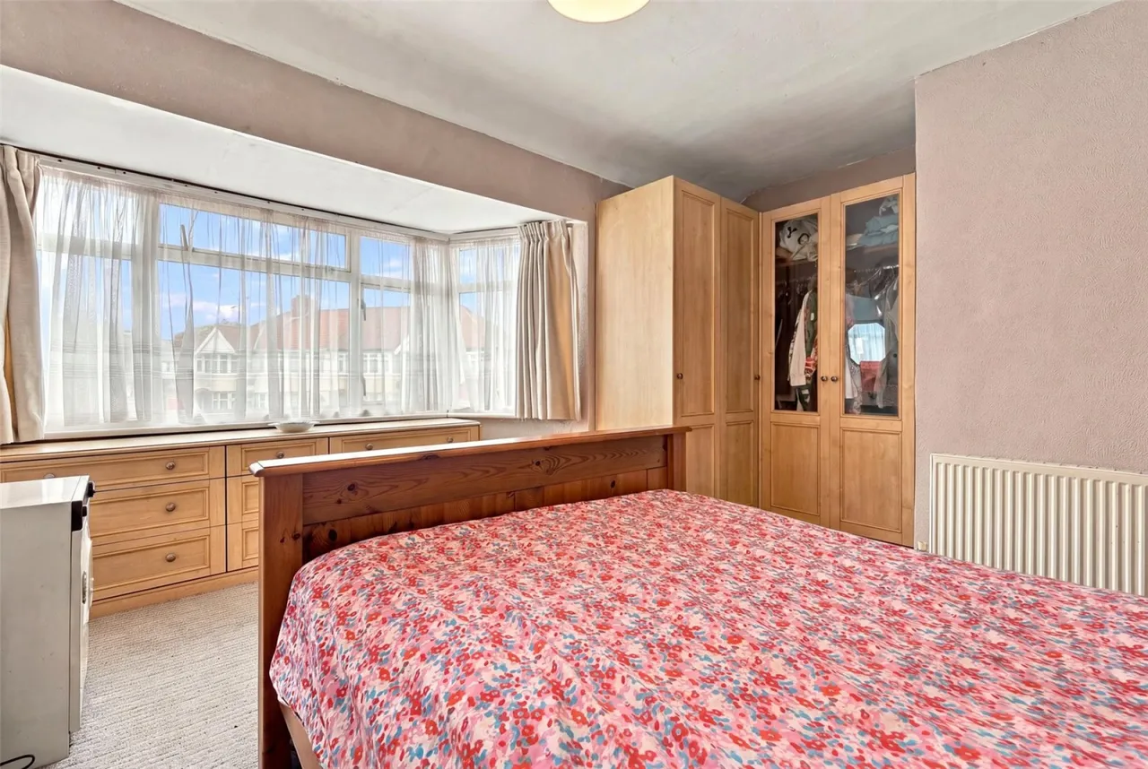 Chatsworth Drive, Enfield, photo 14