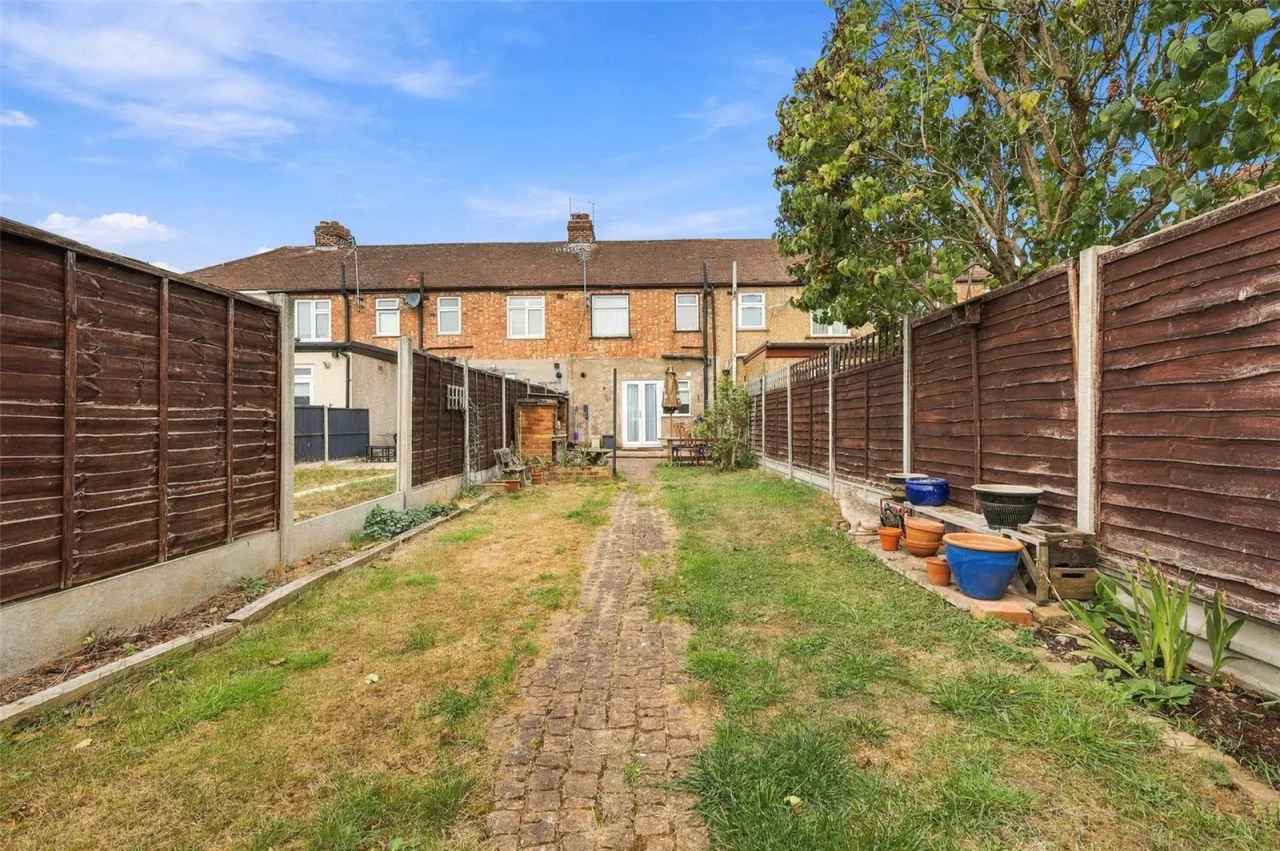 Chatsworth Drive, Enfield, photo 22