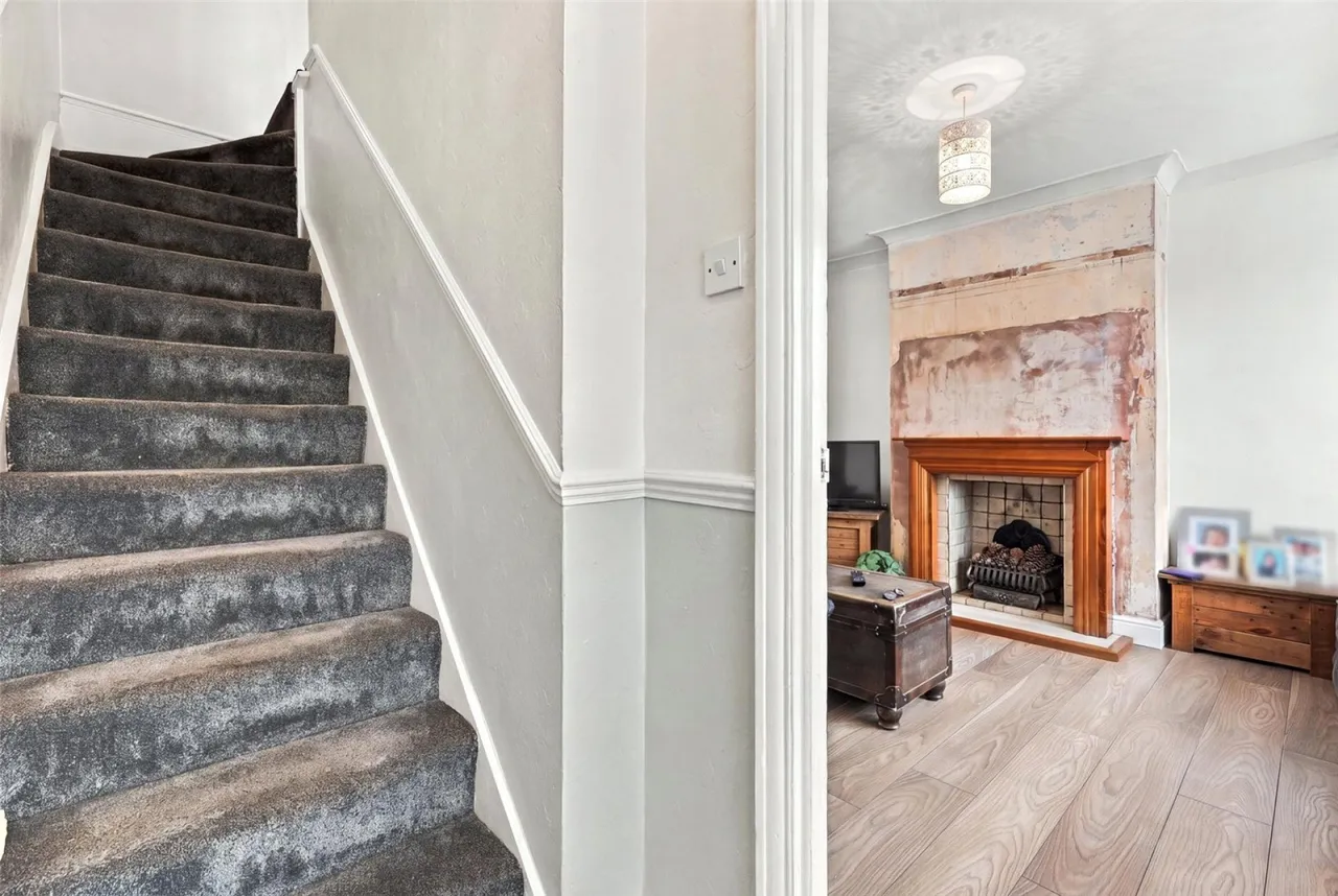 Chatsworth Drive, Enfield, photo 3