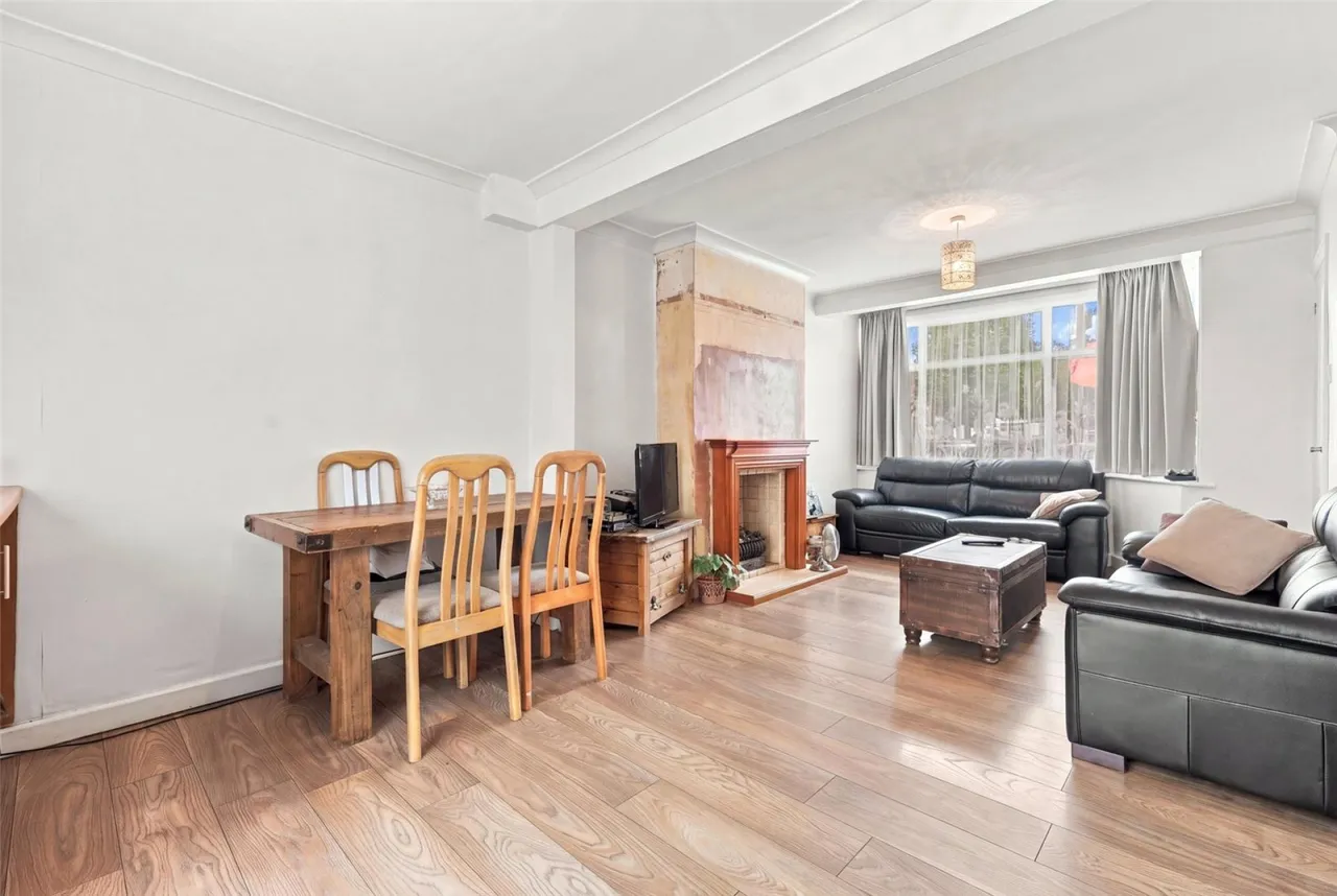 Chatsworth Drive, Enfield, photo 7