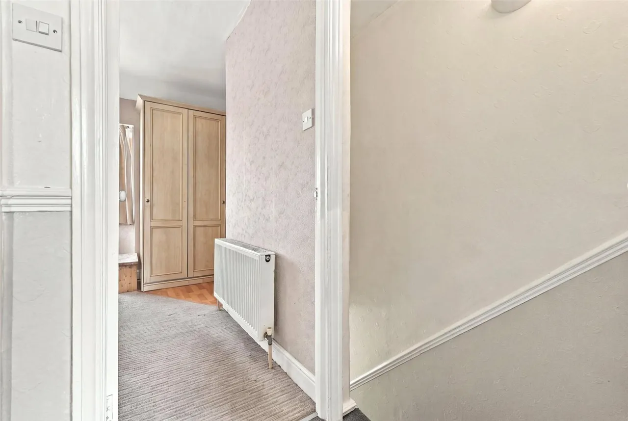 Chatsworth Drive, Enfield, photo 11
