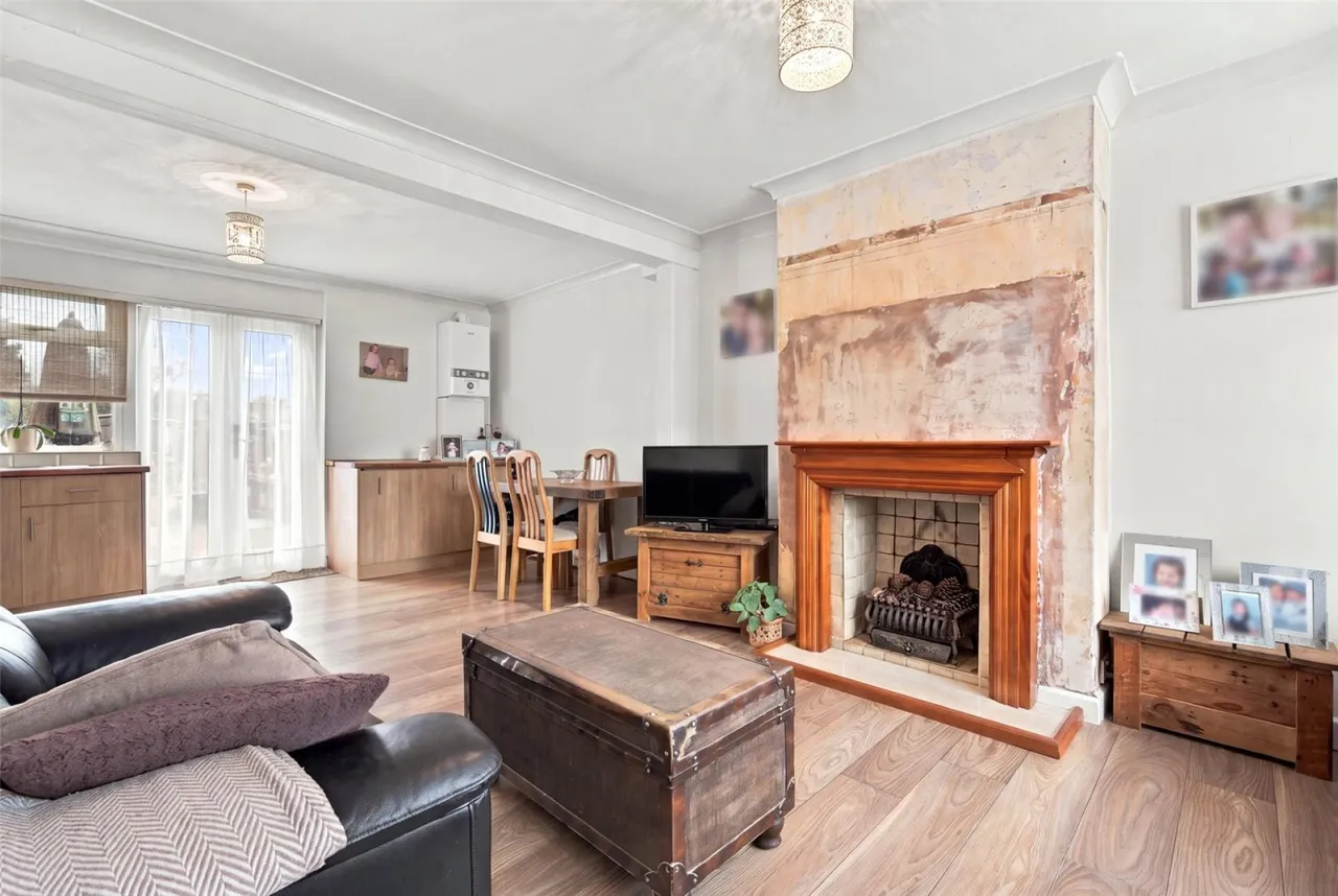 Chatsworth Drive, Enfield, photo 4