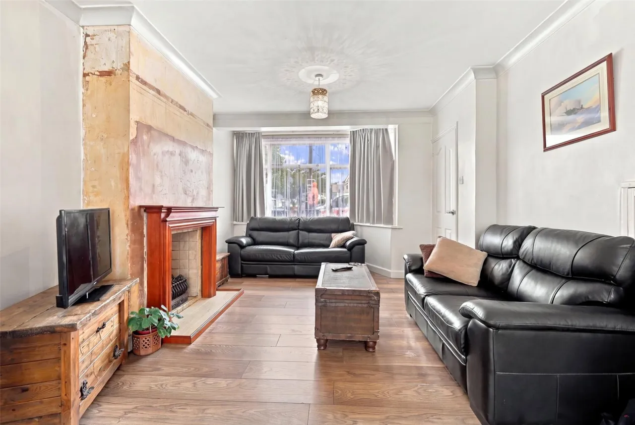 Chatsworth Drive, Enfield, photo 5