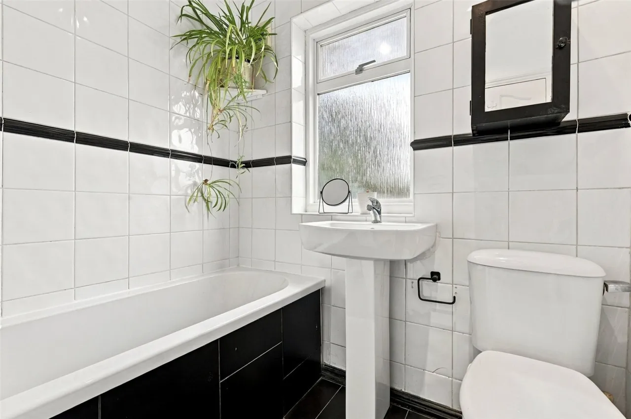 Chatsworth Drive, Enfield, photo 17